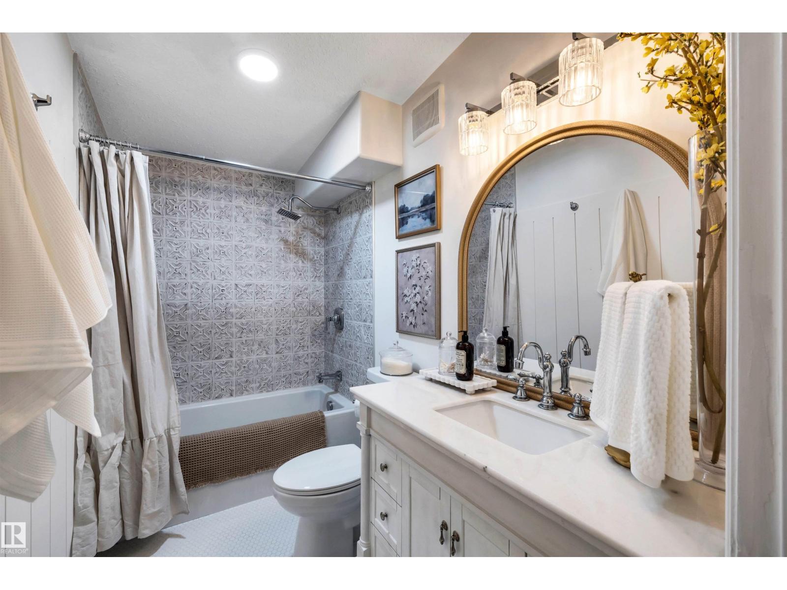 5021 49 Av Property Photo 26