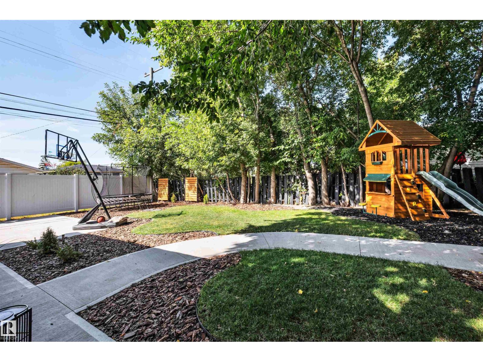 5021 49 Av Property Photo 33