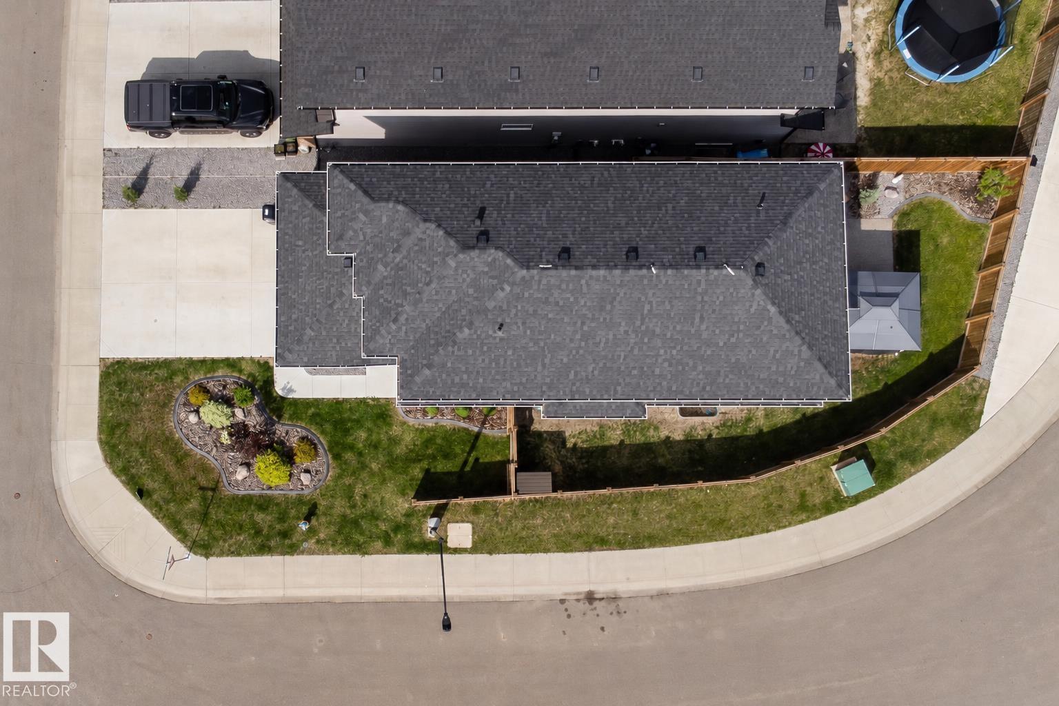 9119 183 Av Nw Property Photo 44