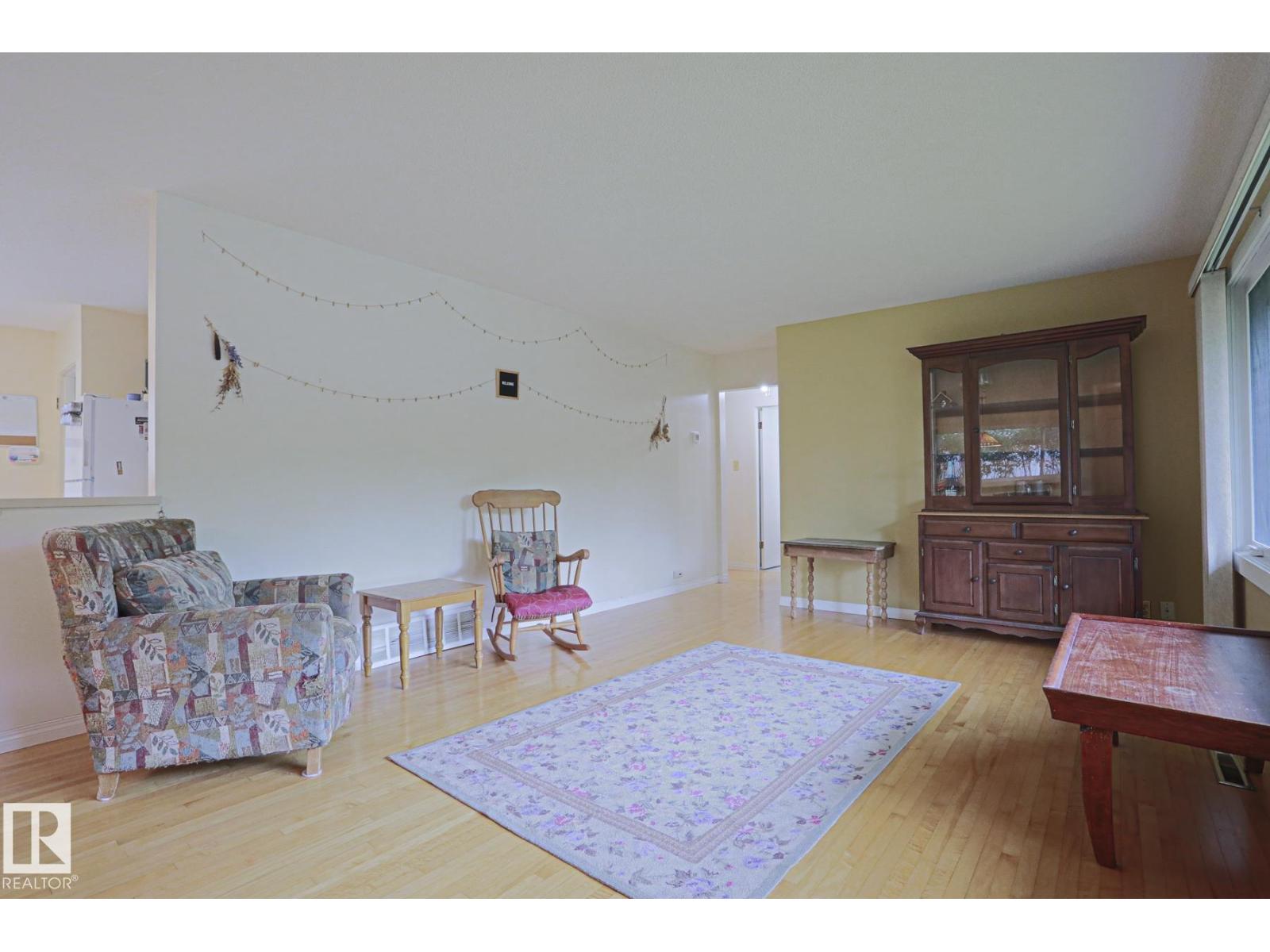 5807 48b Av Property Photo 6