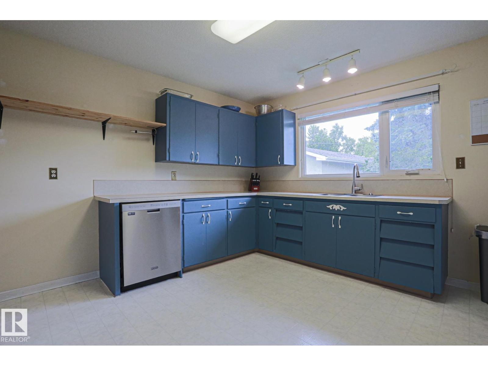 5807 48b Av Property Photo 12