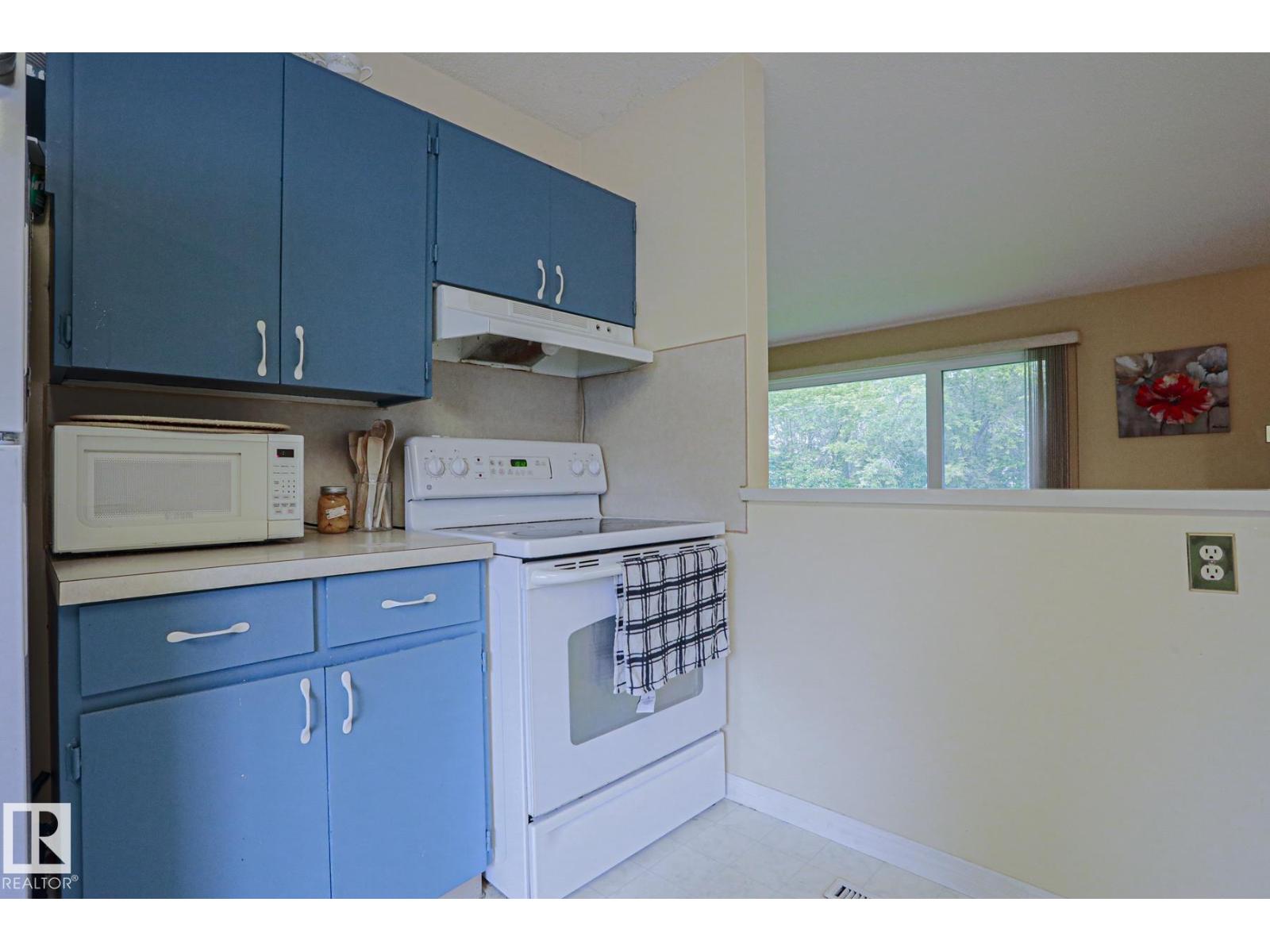 5807 48b Av Property Photo 14