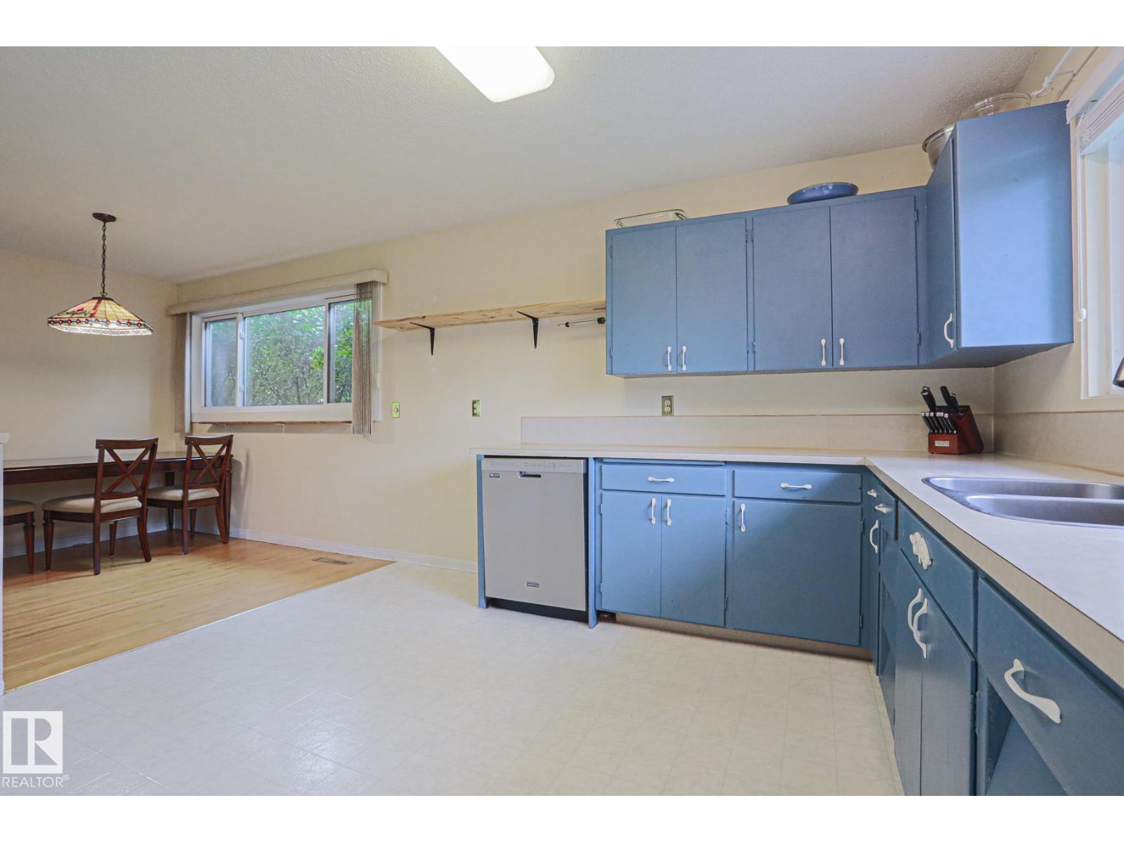 5807 48b Av Property Photo 15