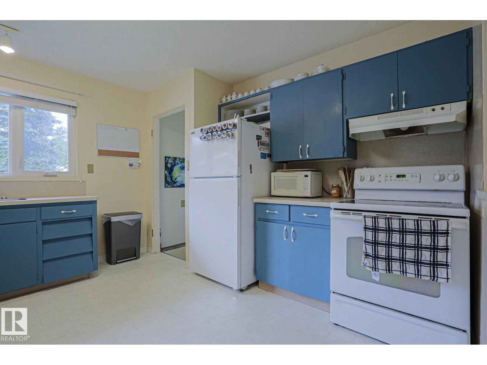 5807 48b Av Property Photo 16