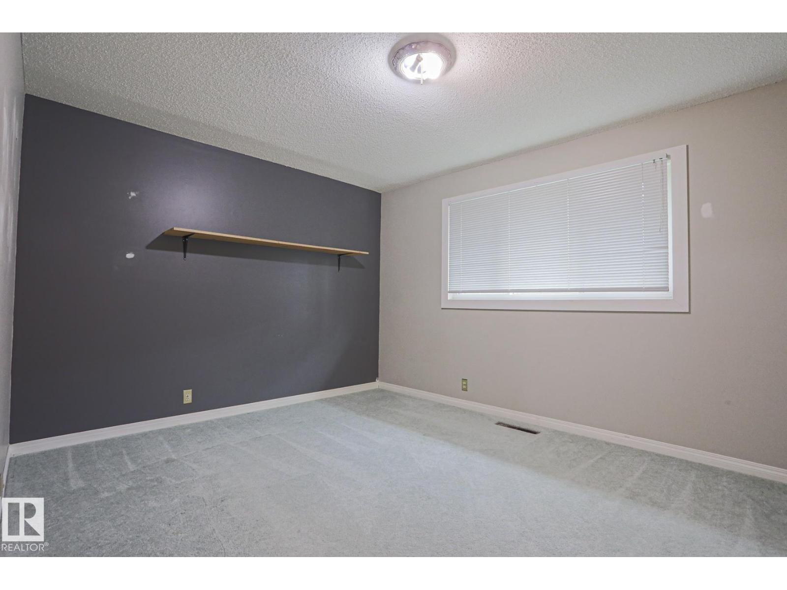 5807 48b Av Property Photo 17