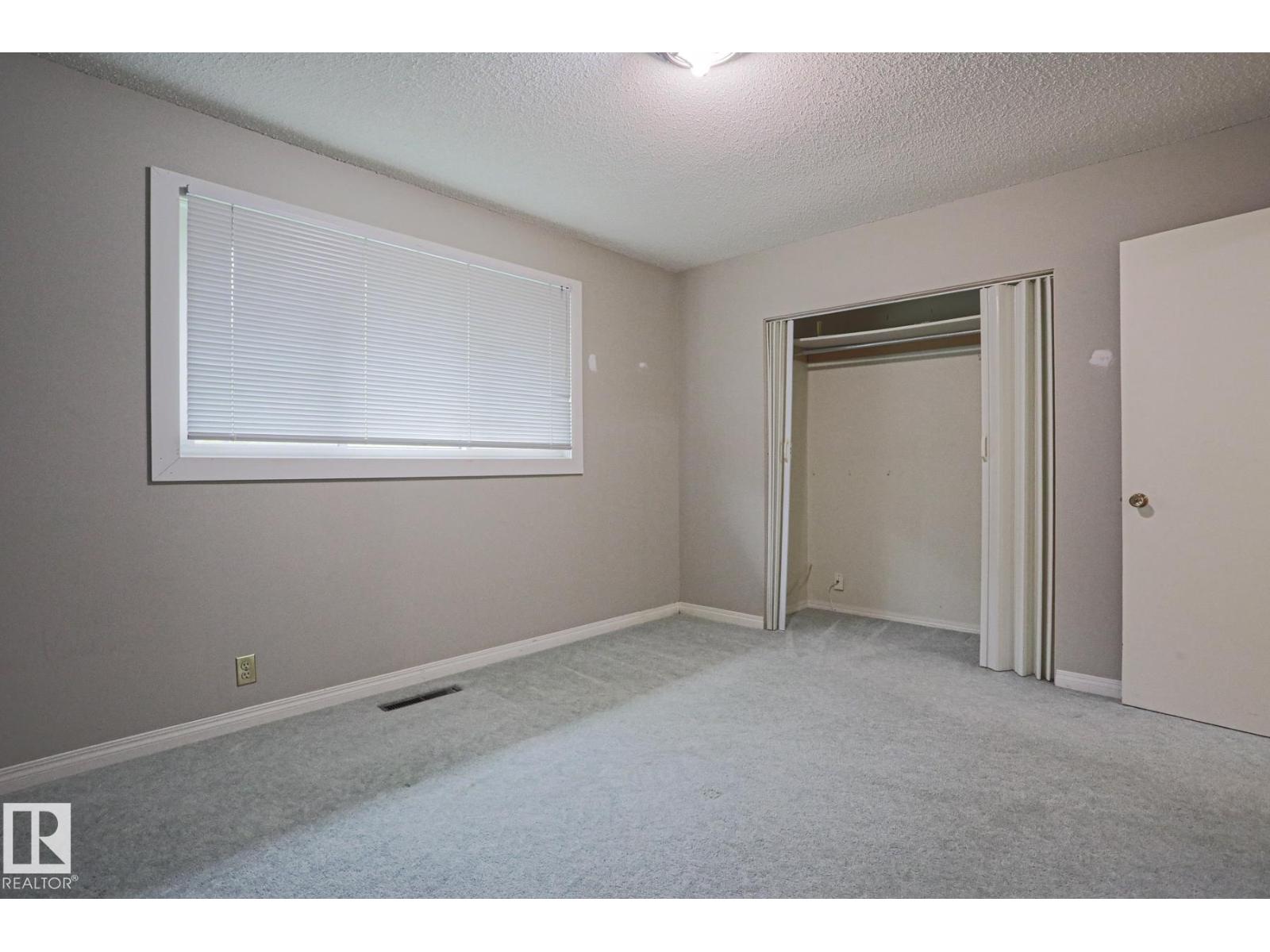 5807 48b Av Property Photo 18