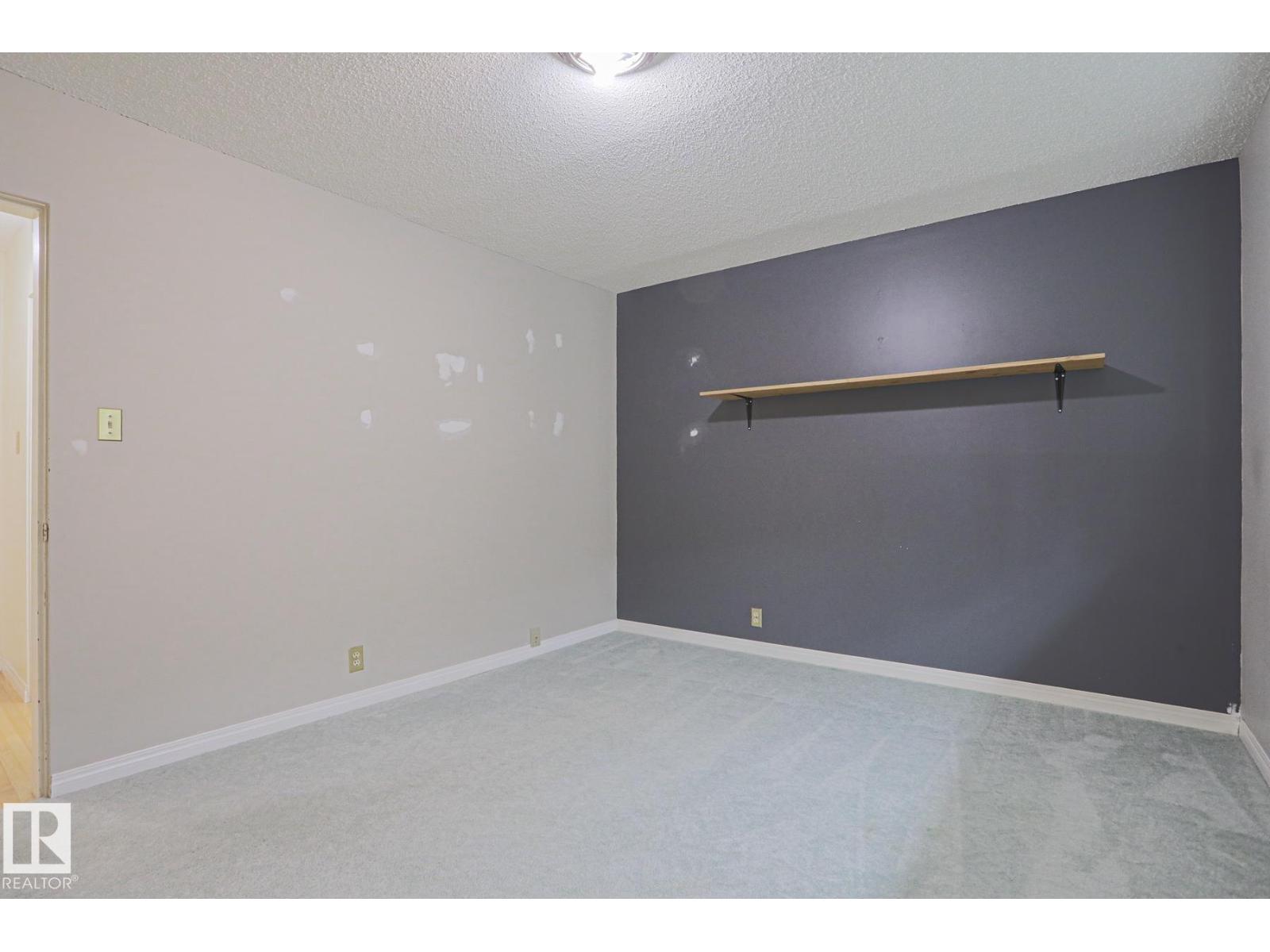 5807 48b Av Property Photo 20