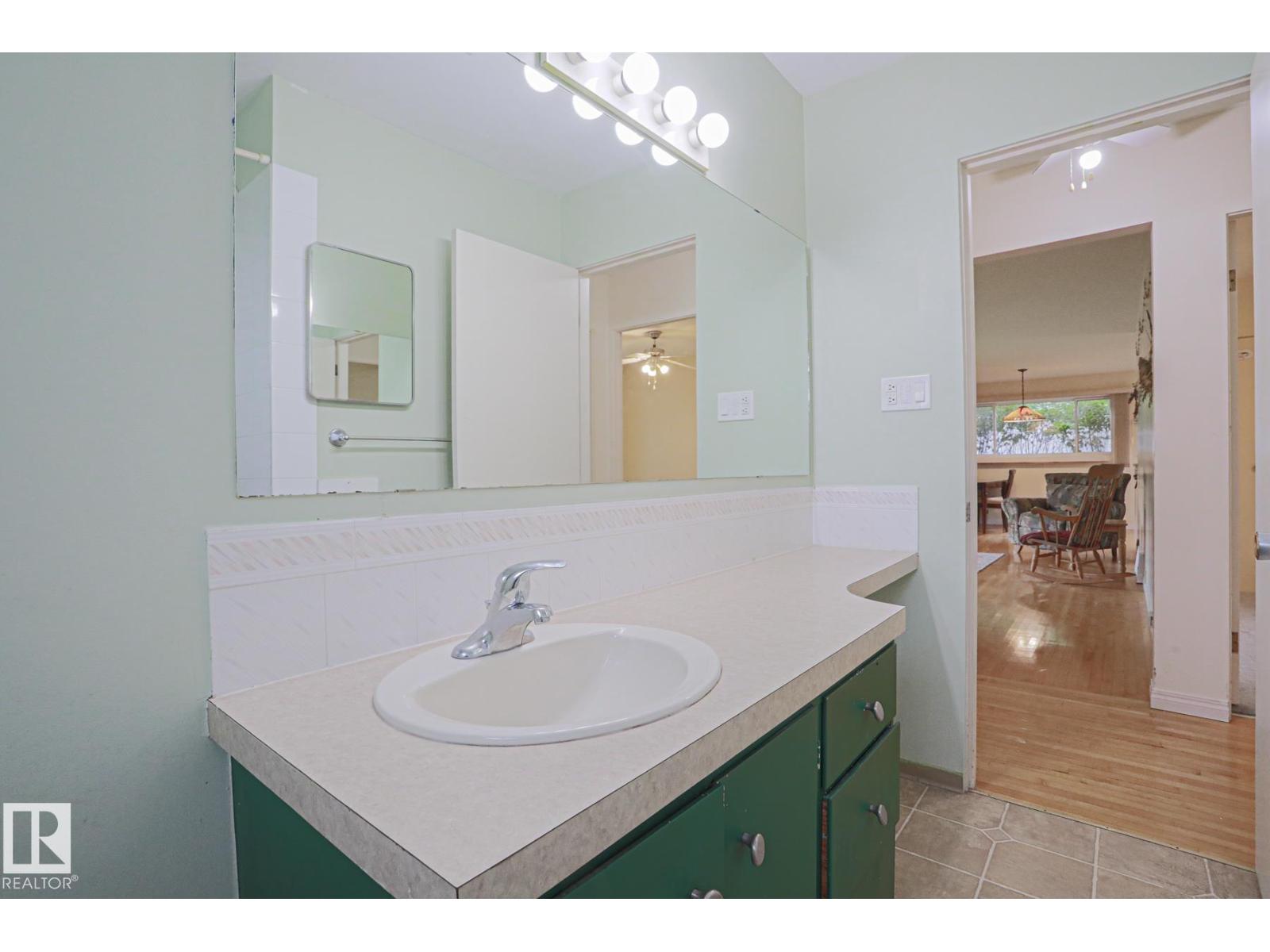 5807 48b Av Property Photo 22