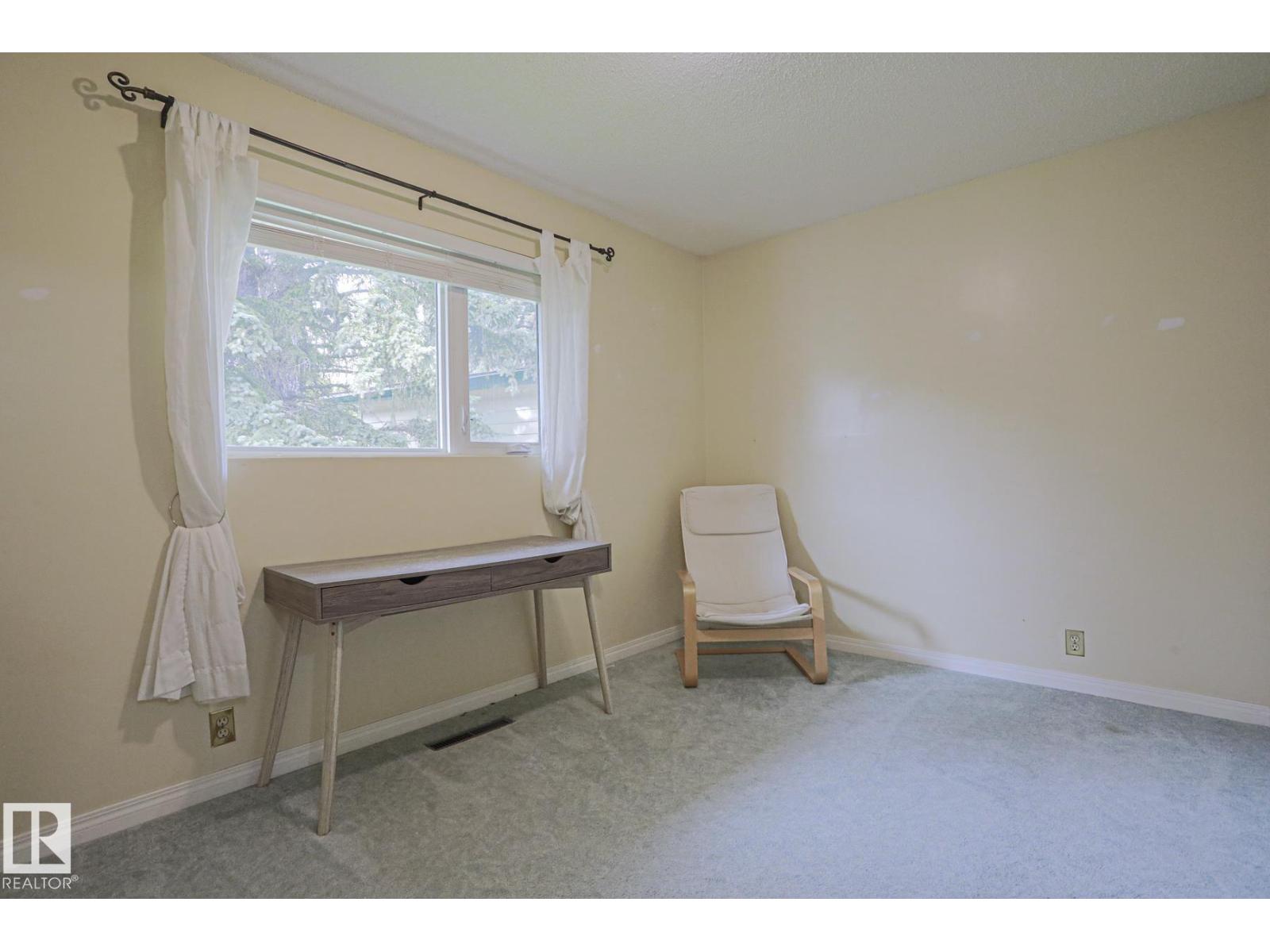 5807 48b Av Property Photo 27