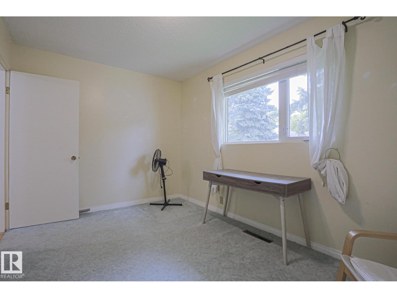 5807 48b Av Property Photo 29