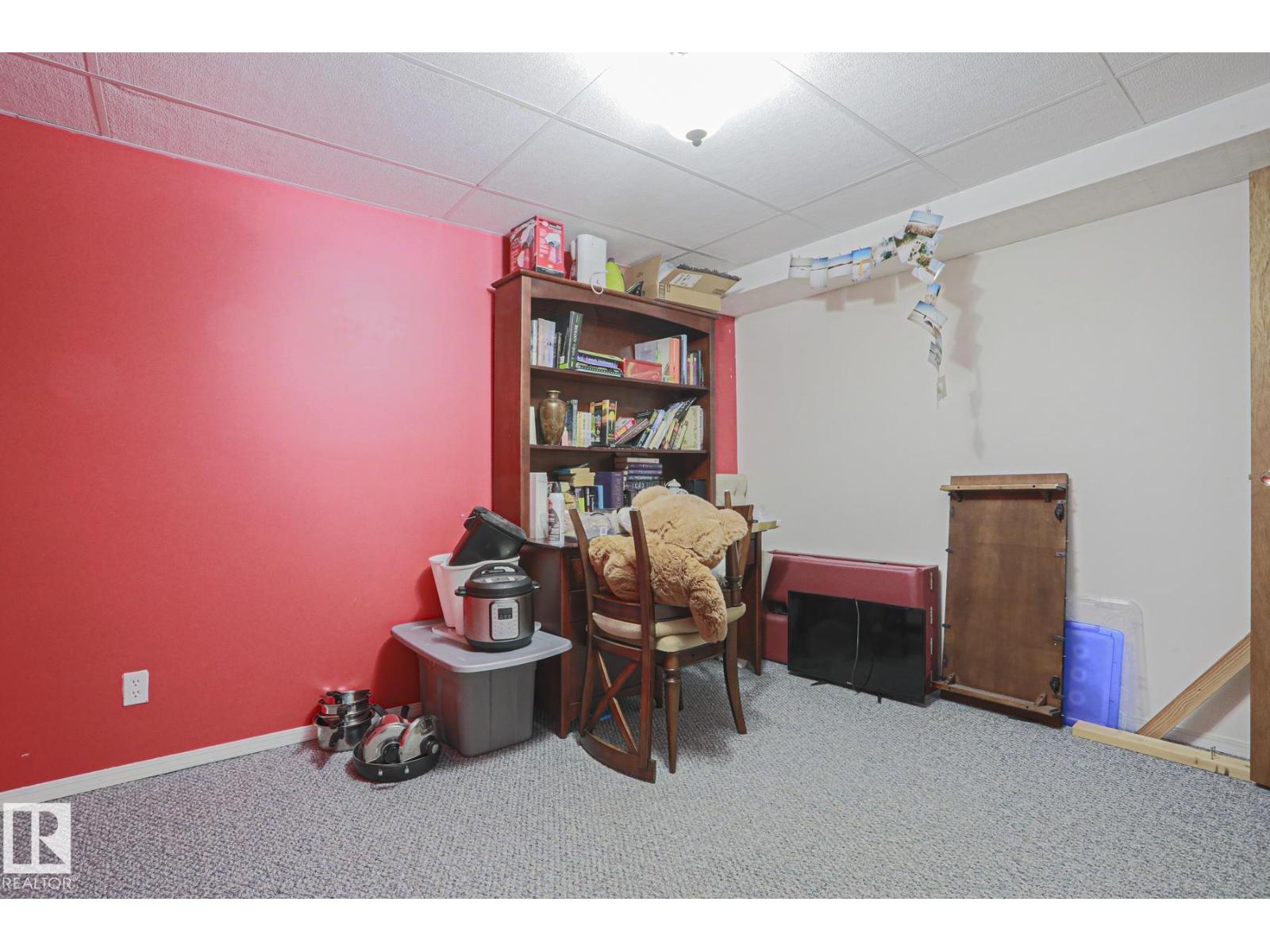 5807 48b Av Property Photo 32