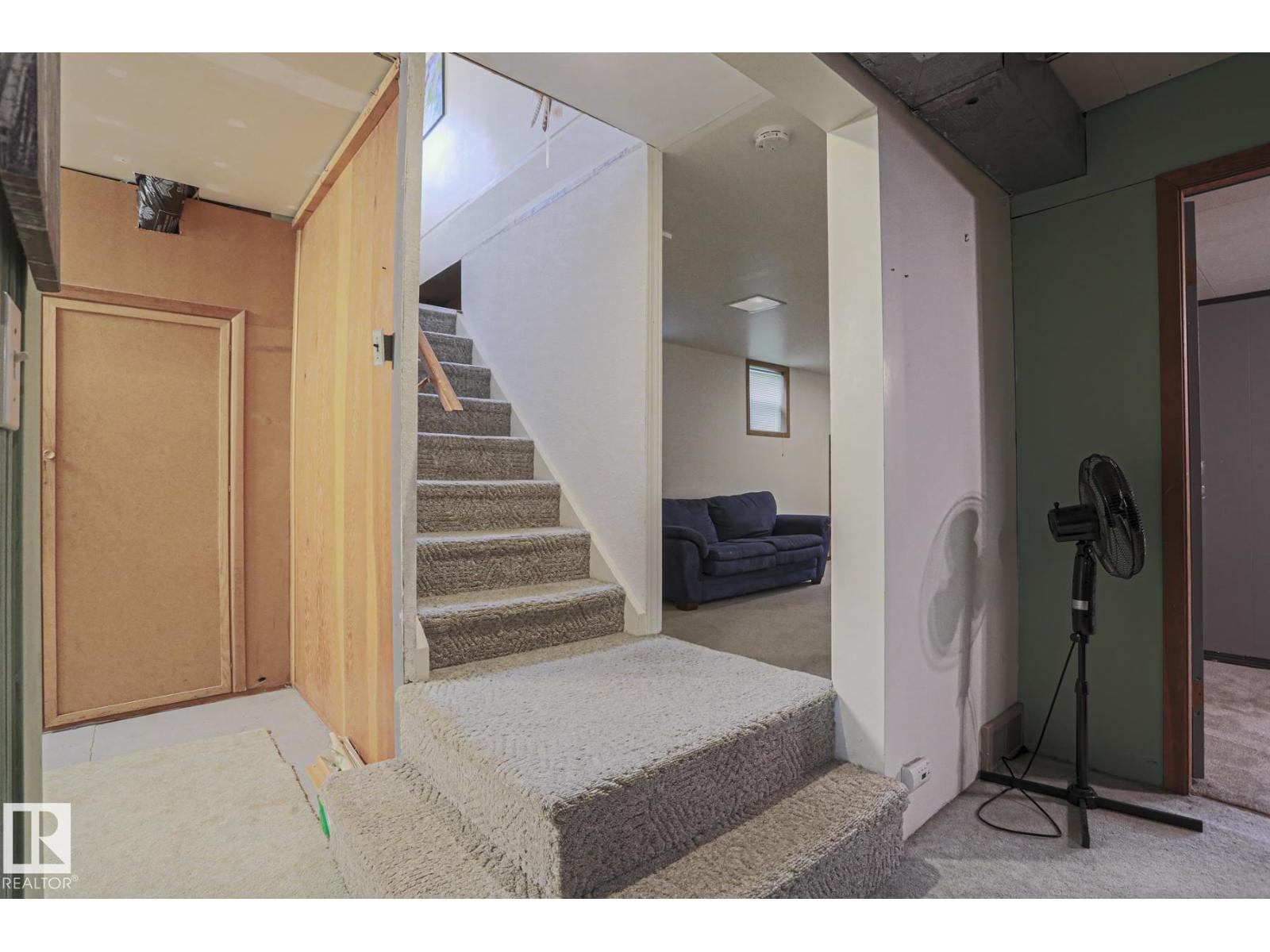 5807 48b Av Property Photo 35