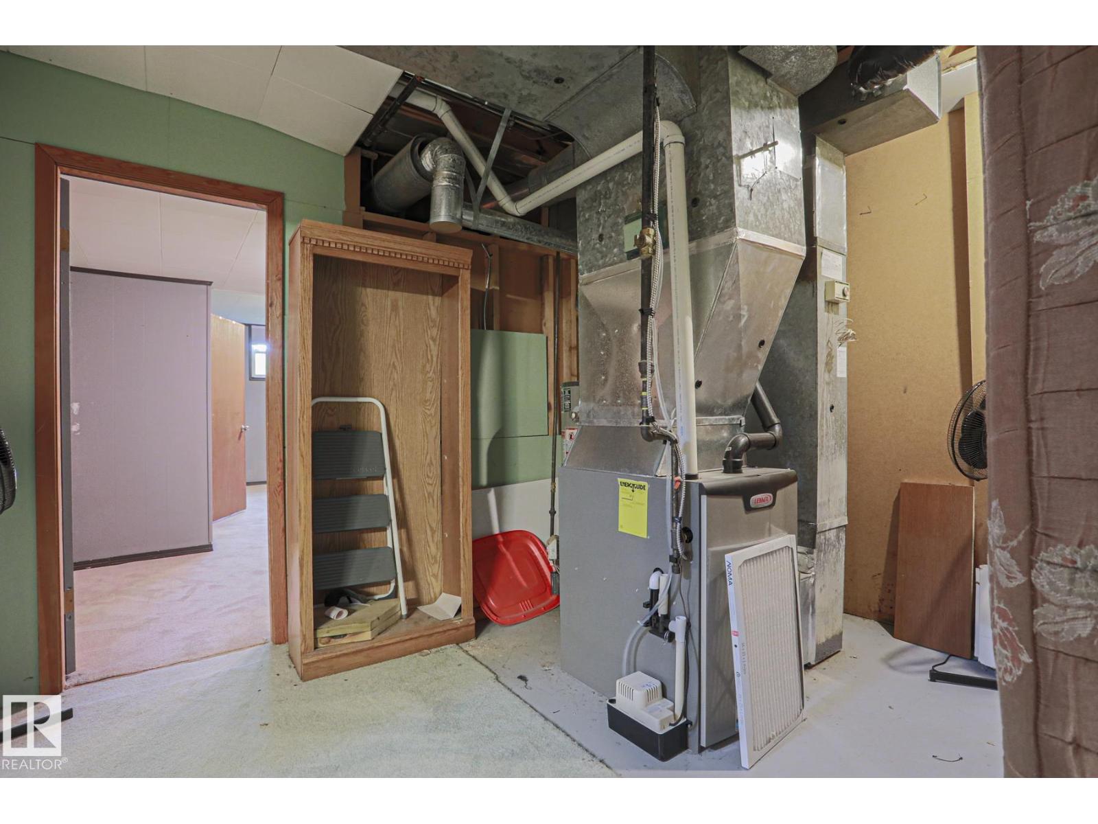 5807 48b Av Property Photo 36