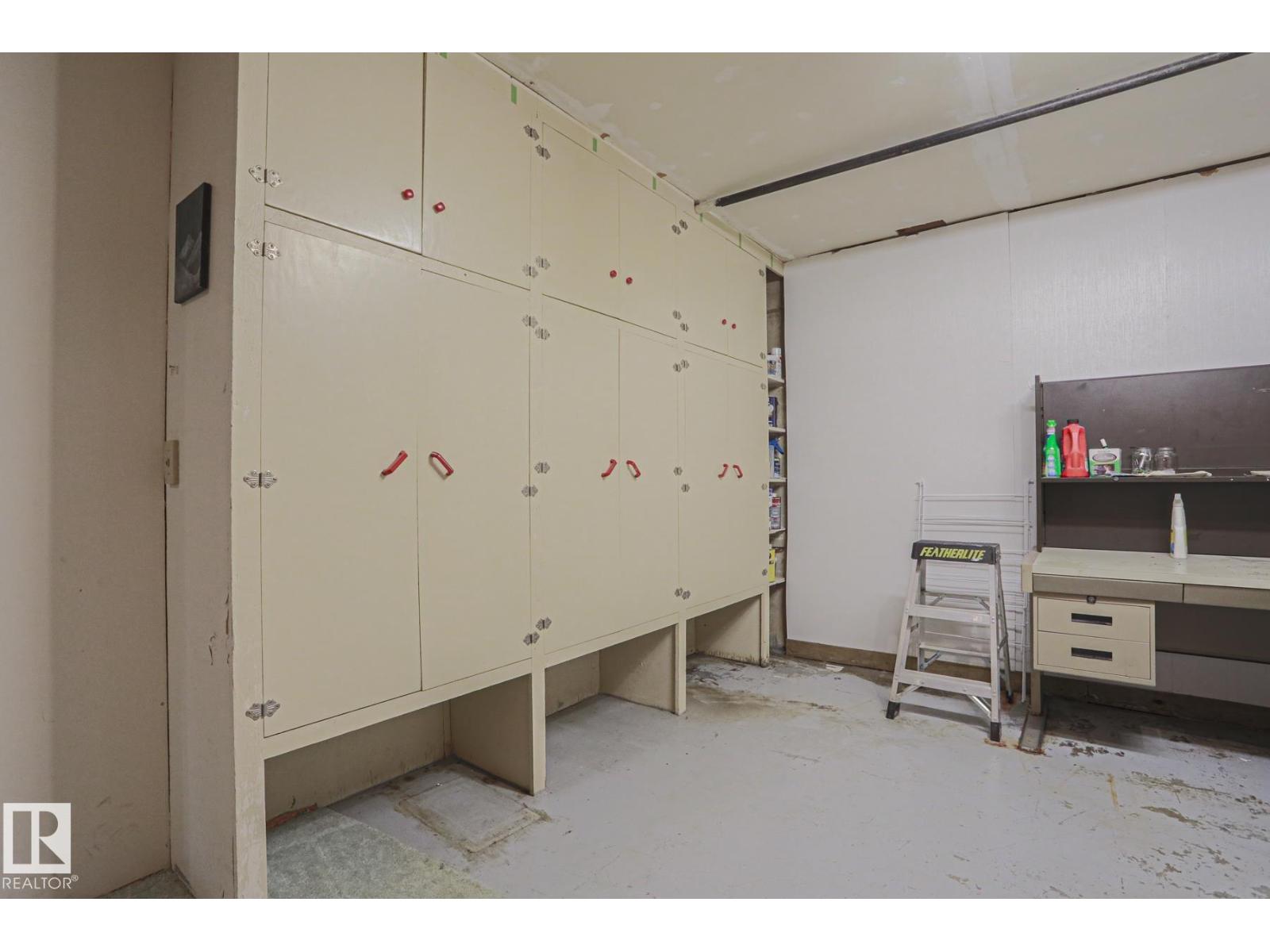 5807 48b Av Property Photo 38