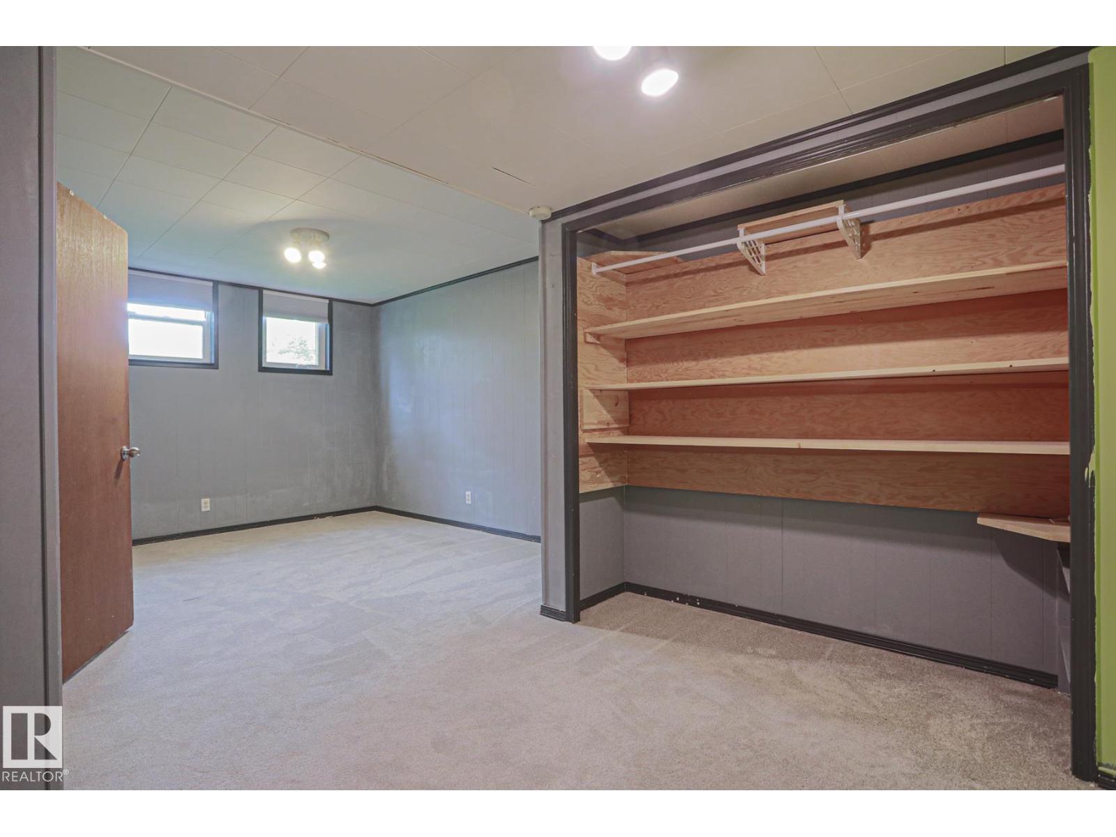 5807 48b Av Property Photo 41
