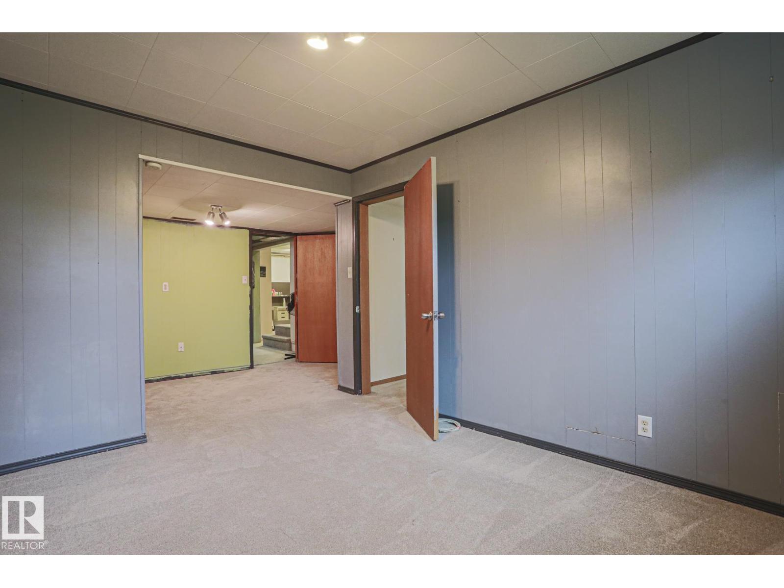 5807 48b Av Property Photo 43
