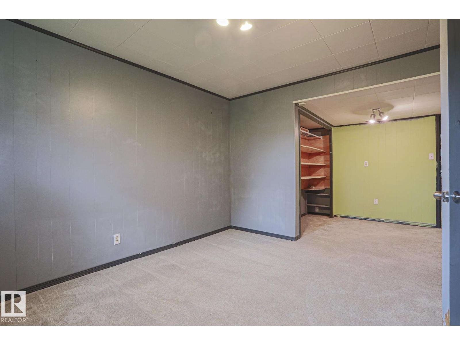 5807 48b Av Property Photo 44