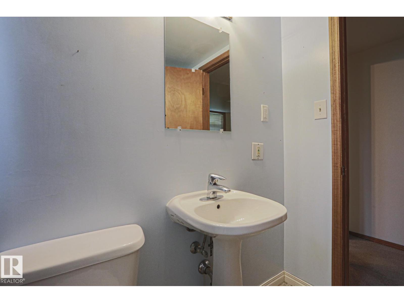 5807 48b Av Property Photo 46