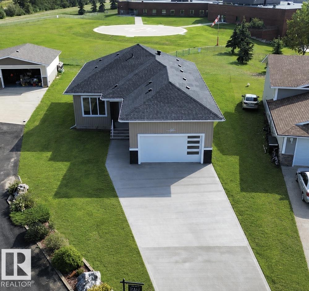 5611 45 St Property Photo 1