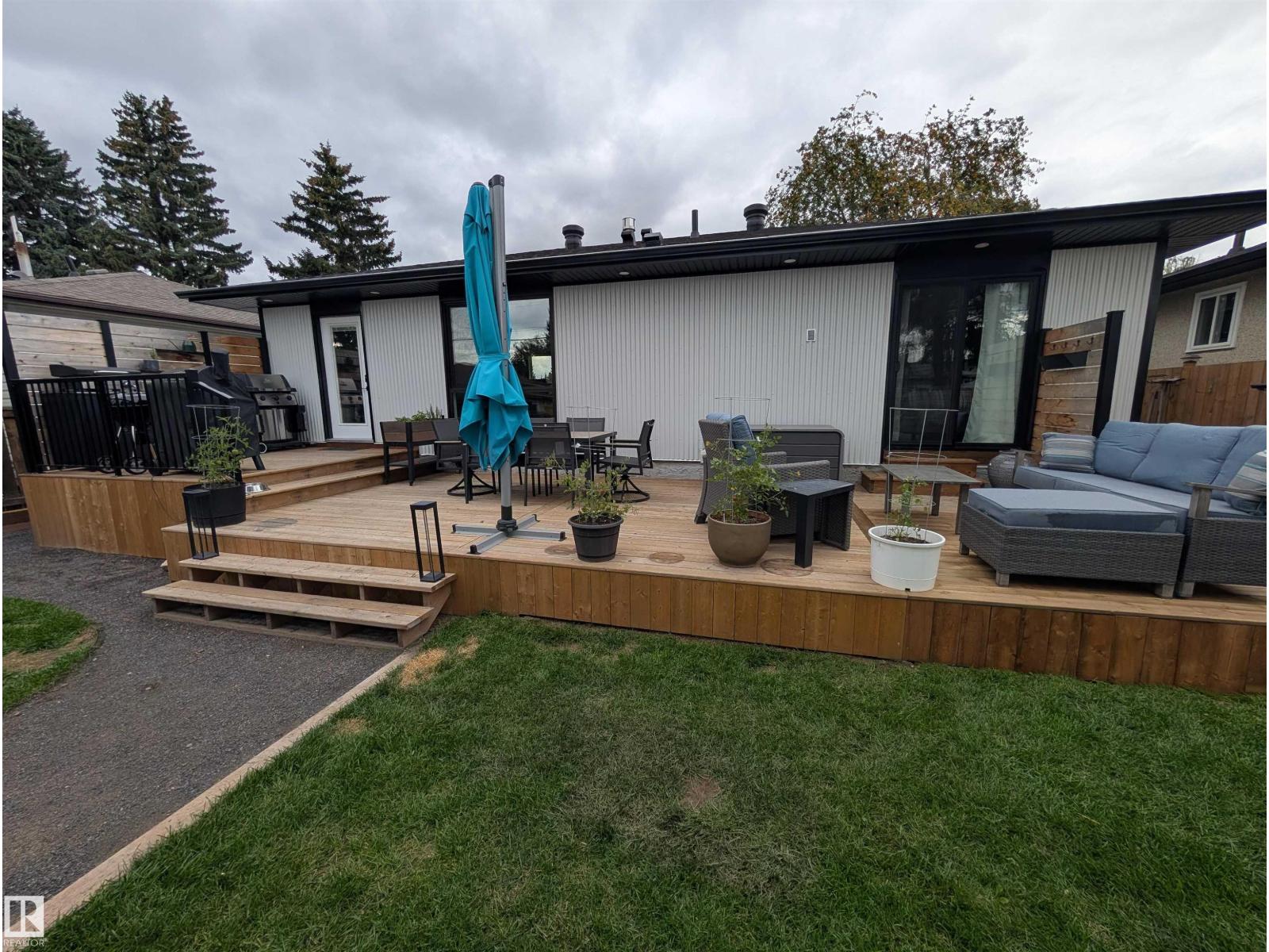 6115 95 Av Nw Property Photo 3