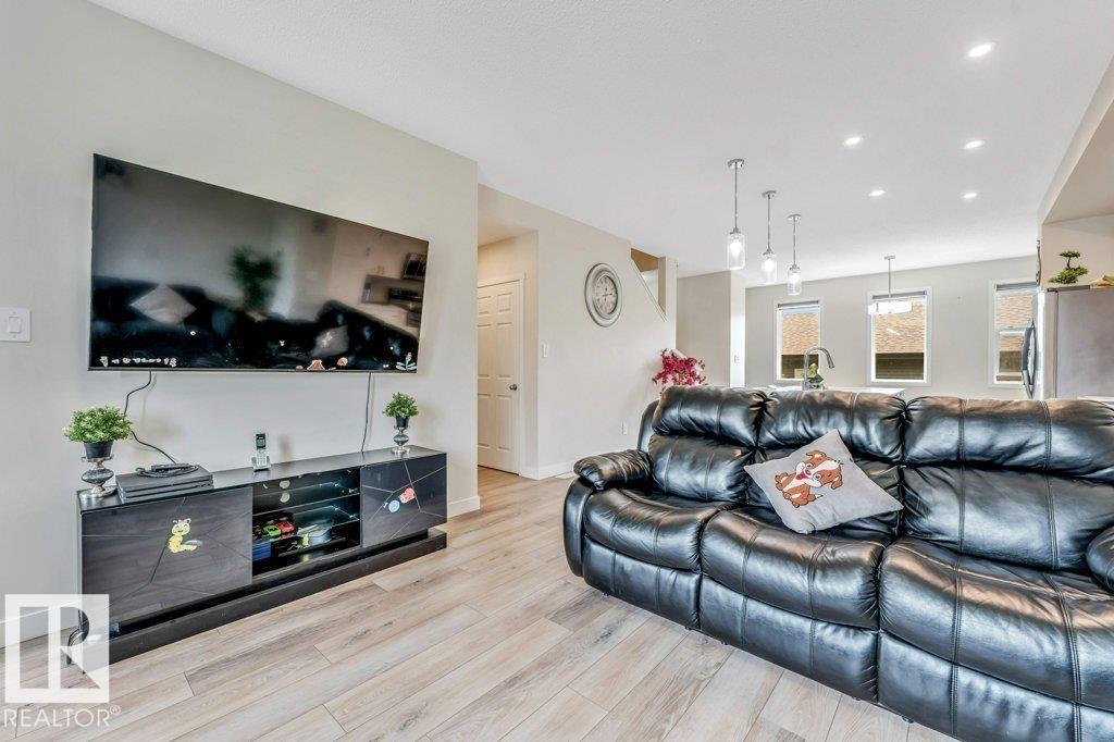 5315 22 Av Sw Property Photo 13