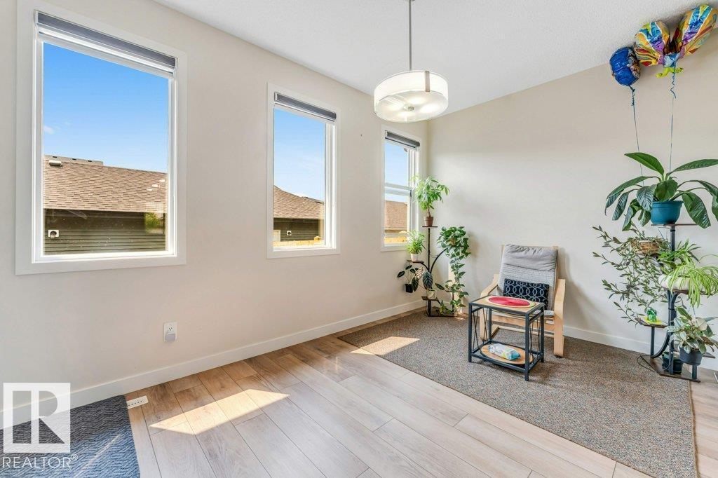 5315 22 Av Sw Property Photo 29