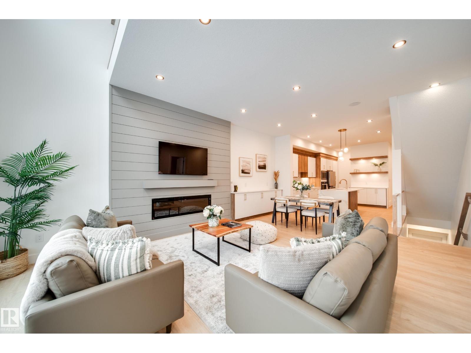 #2 20425 93 AV NW