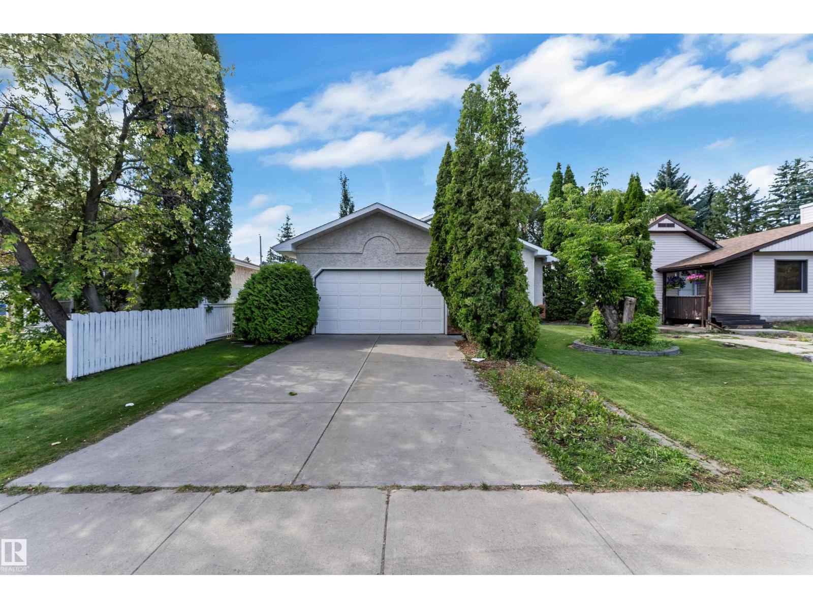 9722 157 St Nw Property Photo 2