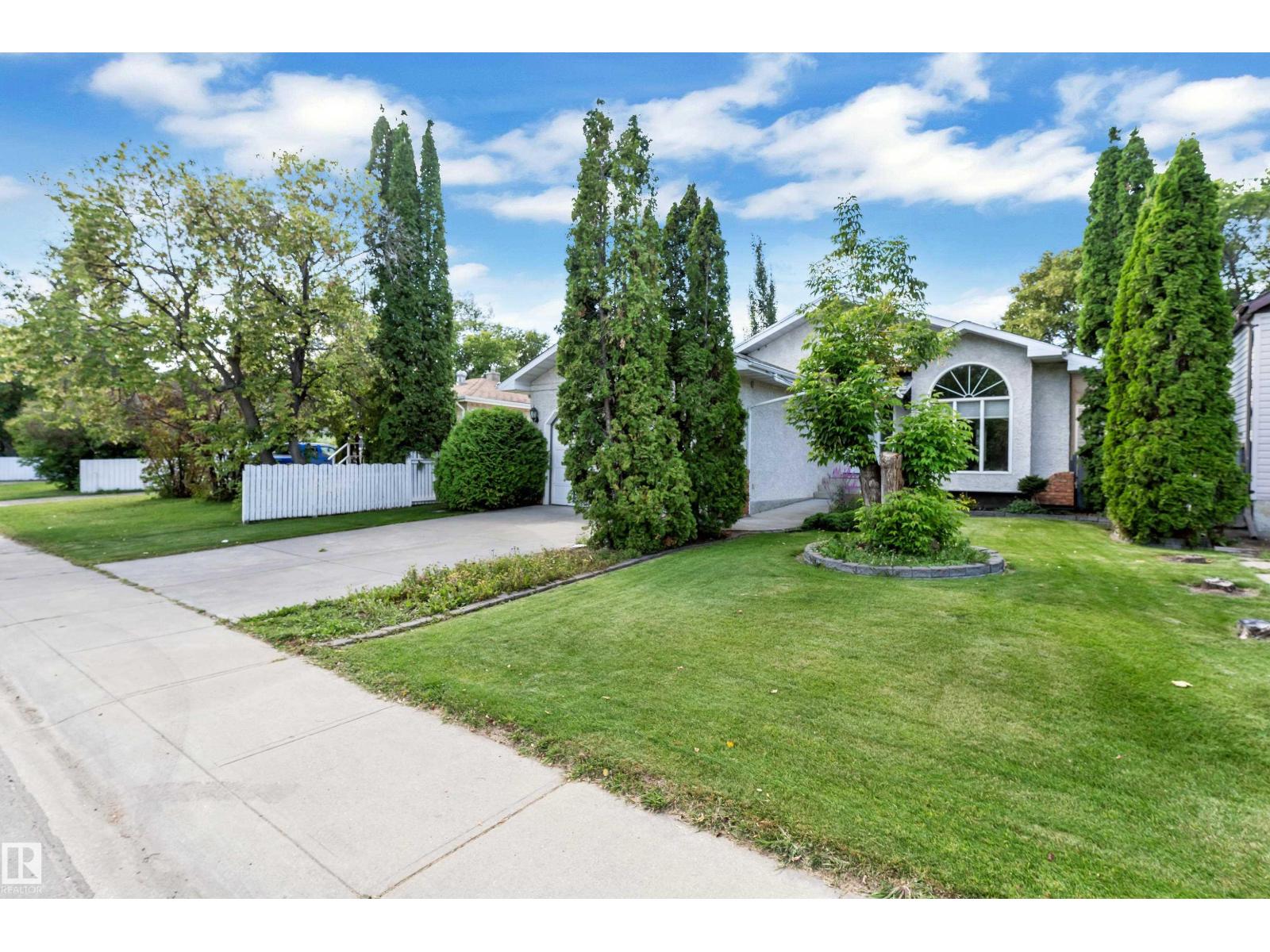 9722 157 St Nw Property Photo 3