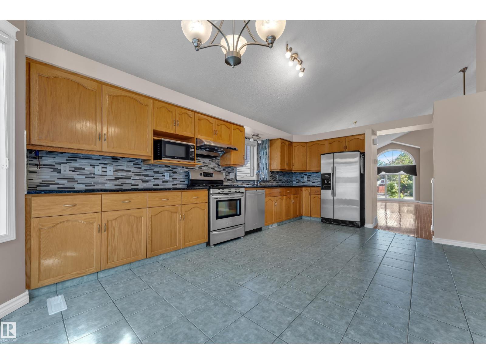 9722 157 St Nw Property Photo 12