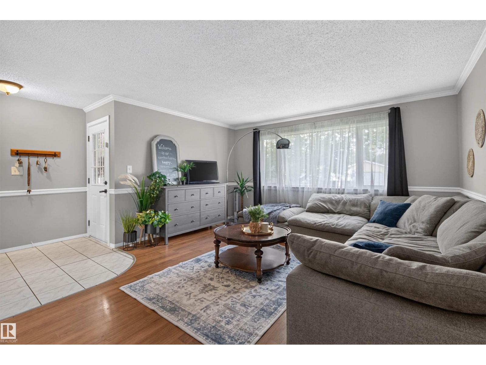 3606 44 St Property Photo 4