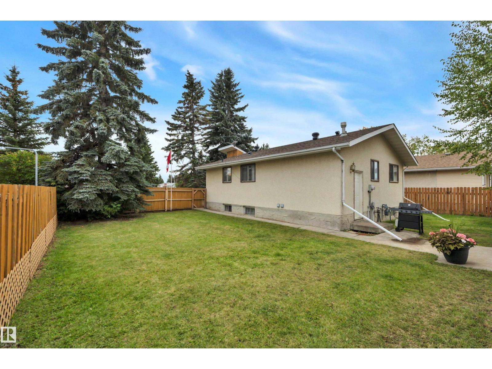5308 37a Av Property Photo 3