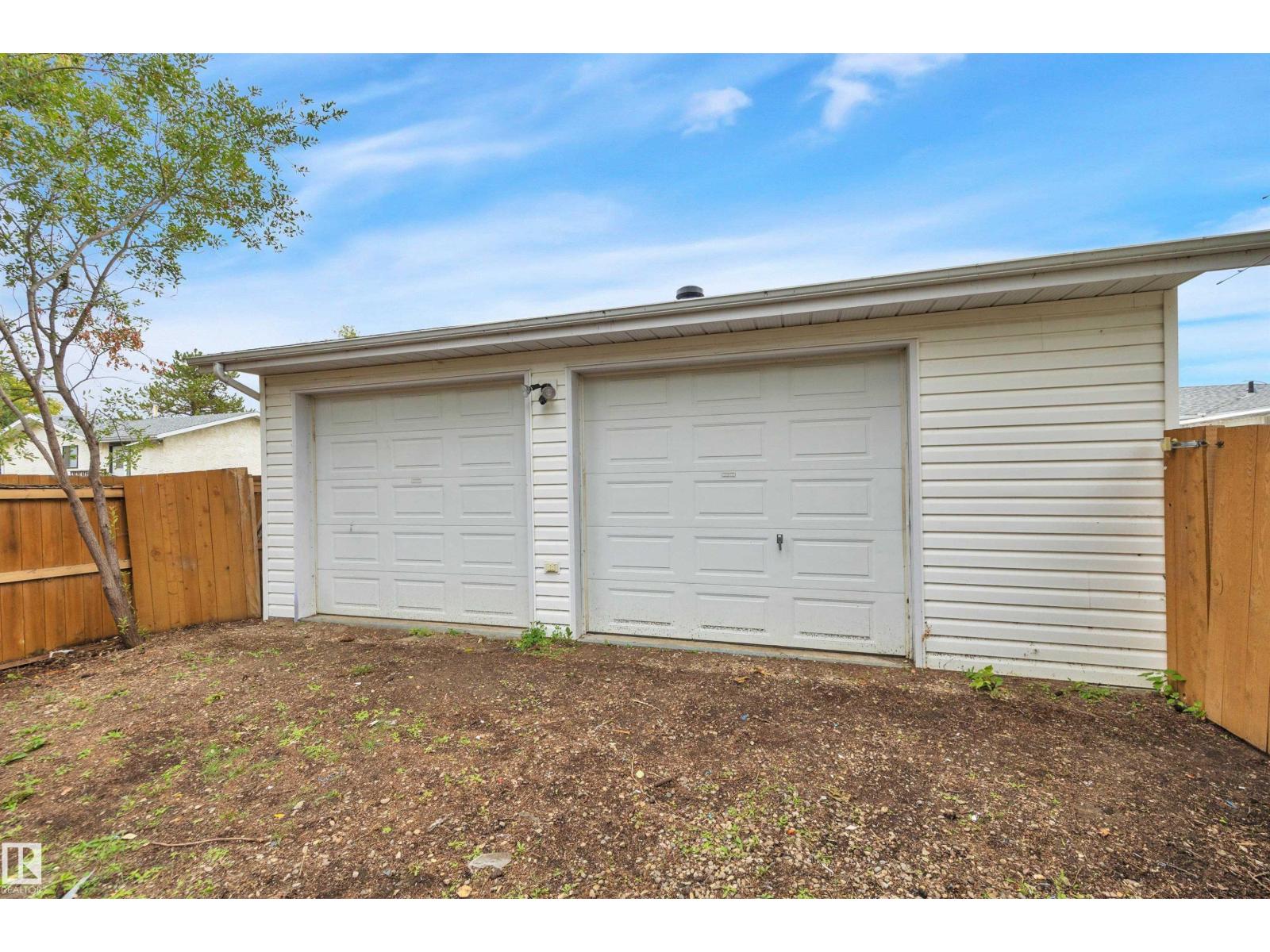 5308 37a Av Property Photo 4