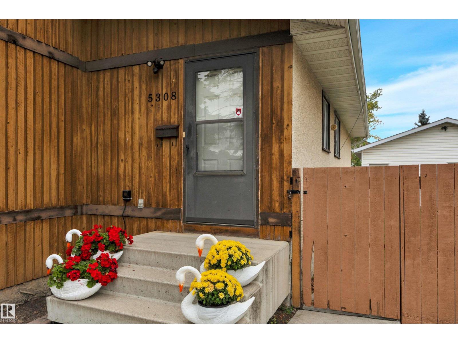 5308 37a Av Property Photo 6