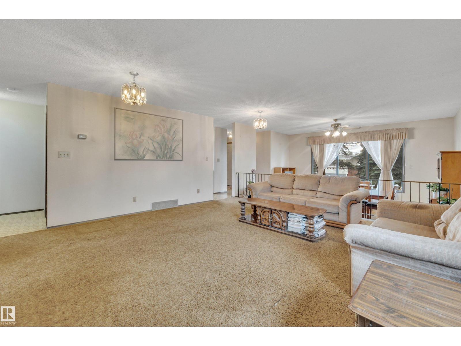 5308 37a Av Property Photo 9