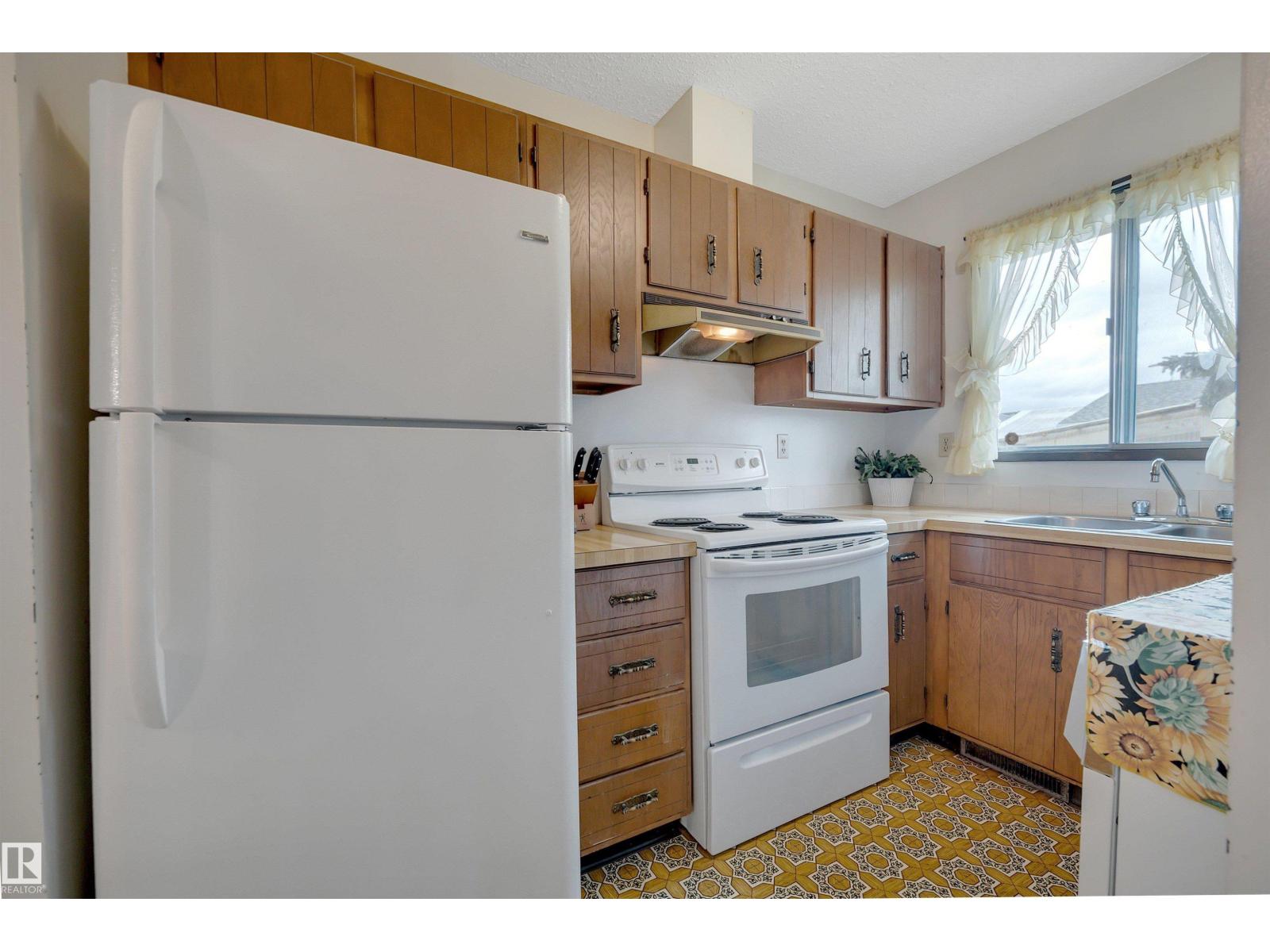 5308 37a Av Property Photo 11