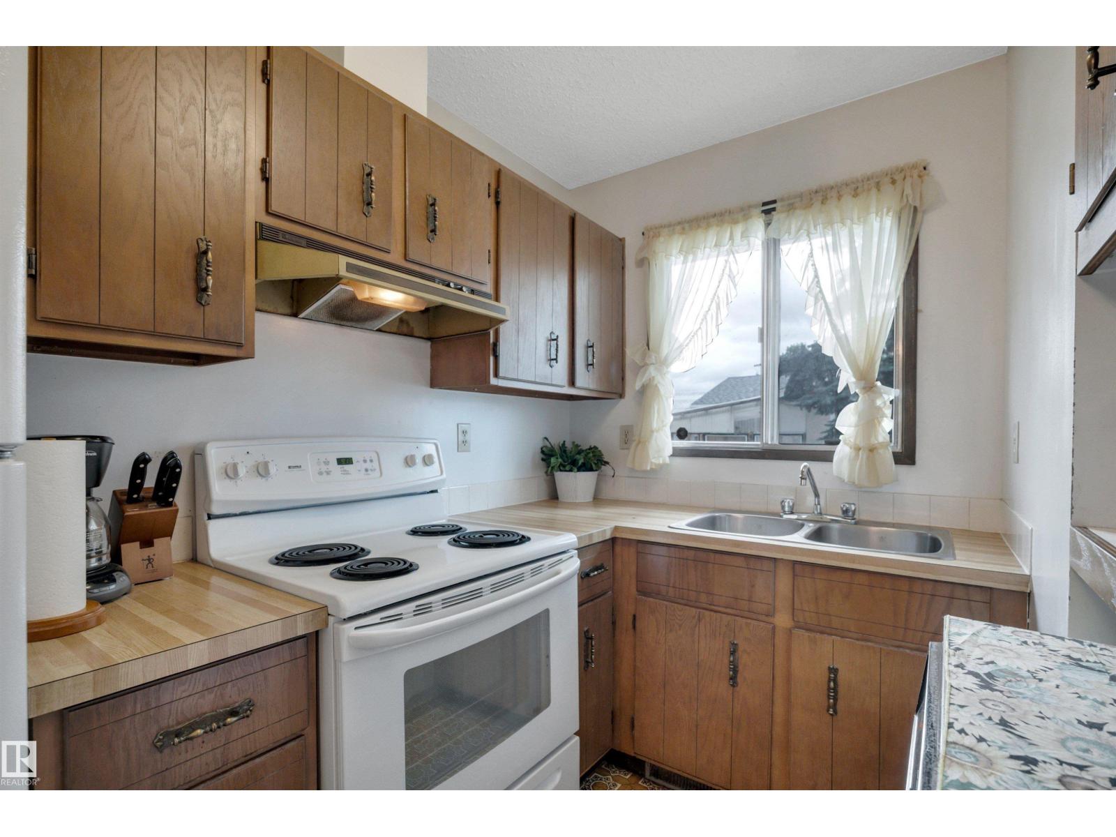 5308 37a Av Property Photo 12