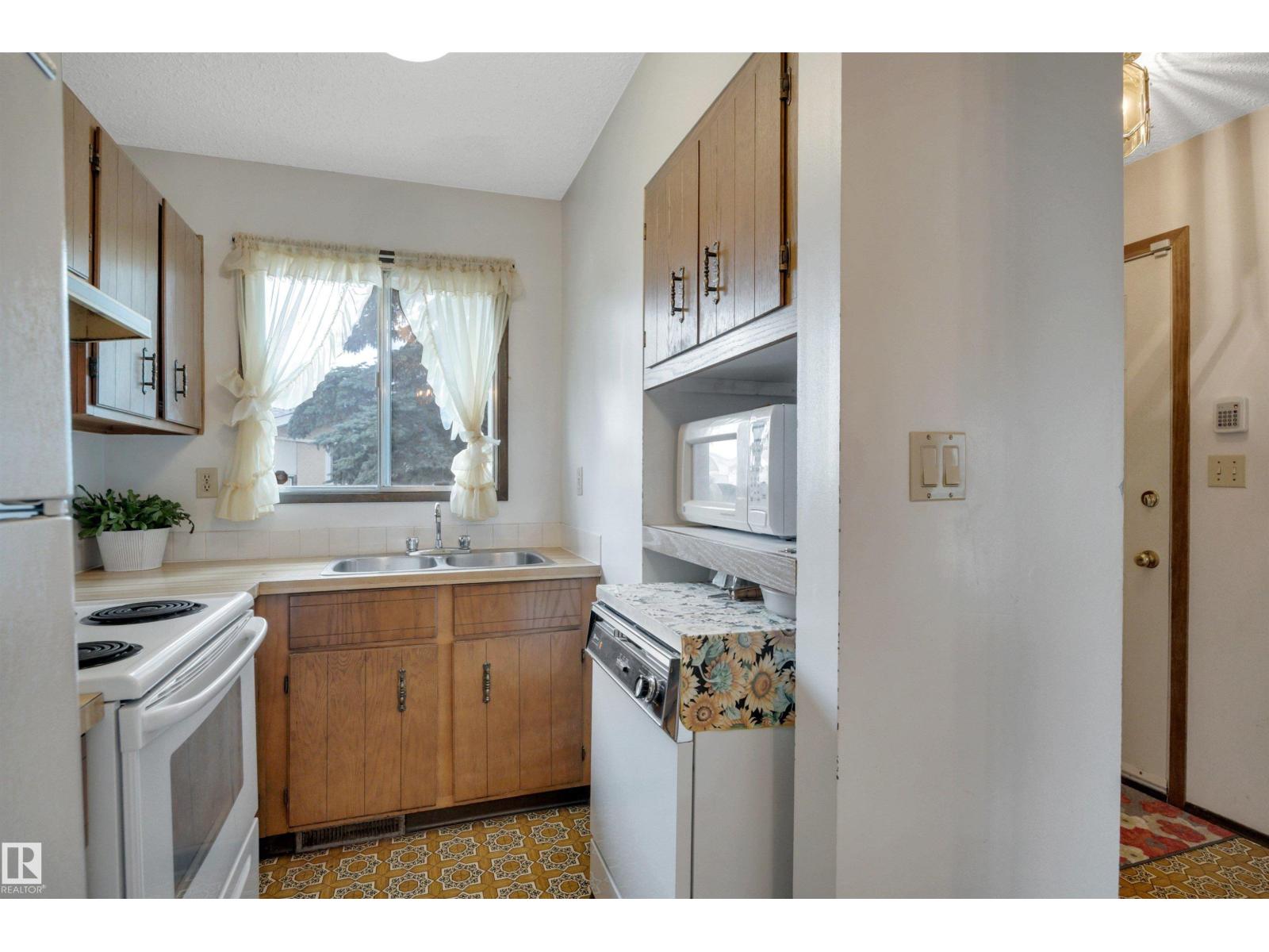 5308 37a Av Property Photo 13
