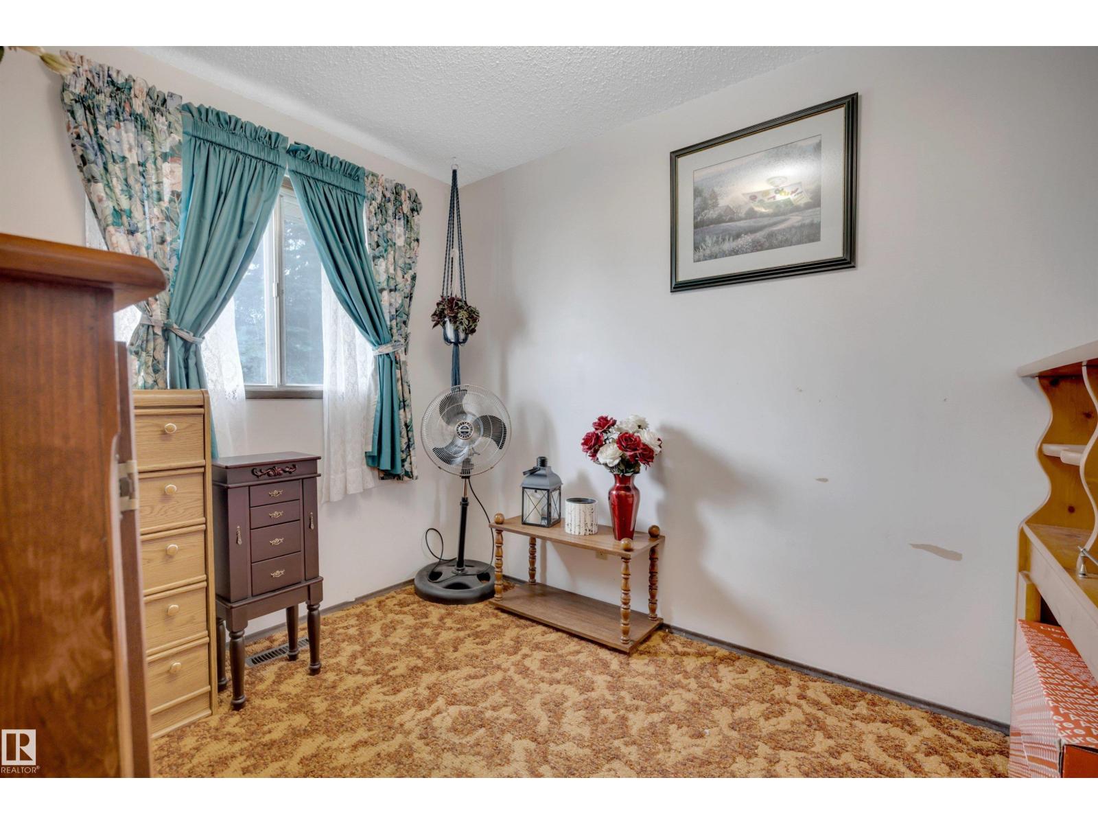 5308 37a Av Property Photo 20