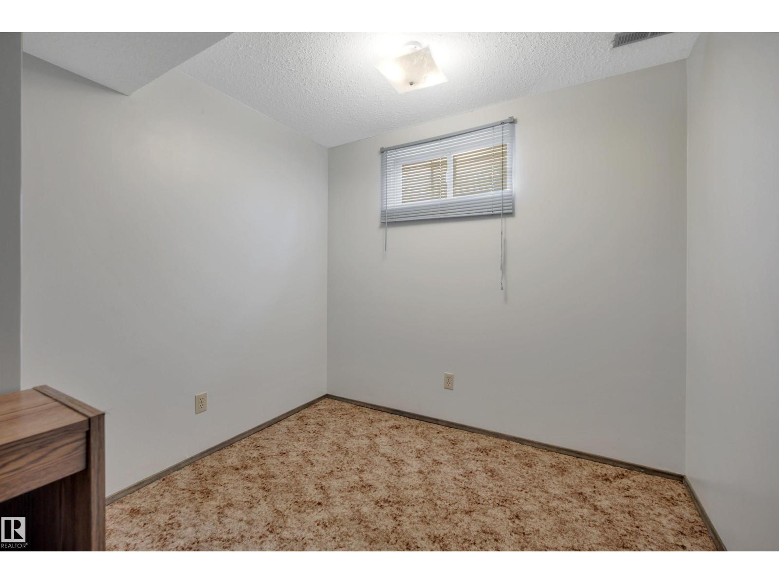 5308 37a Av Property Photo 22