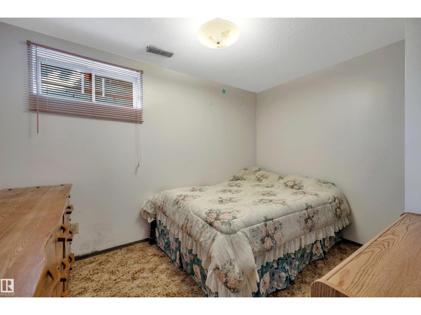 5308 37a Av Property Photo 23