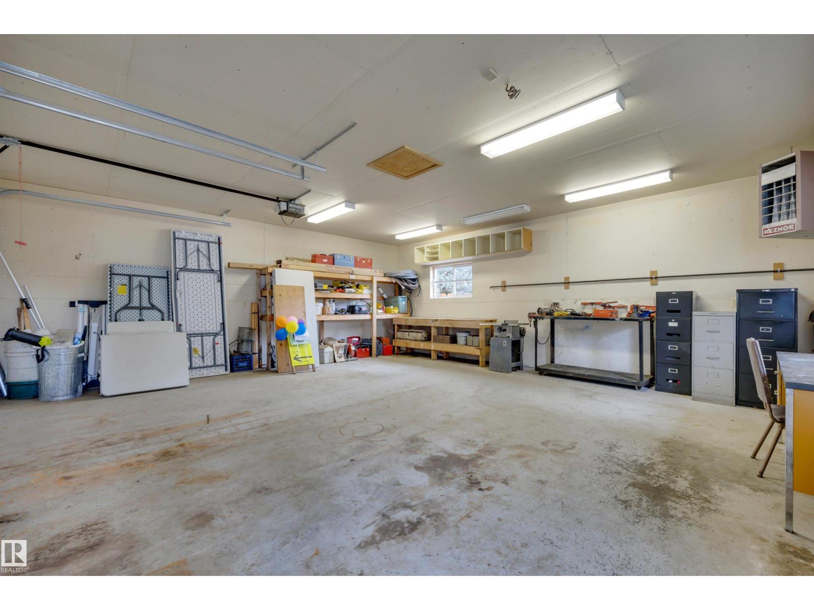 5308 37a Av Property Photo 30