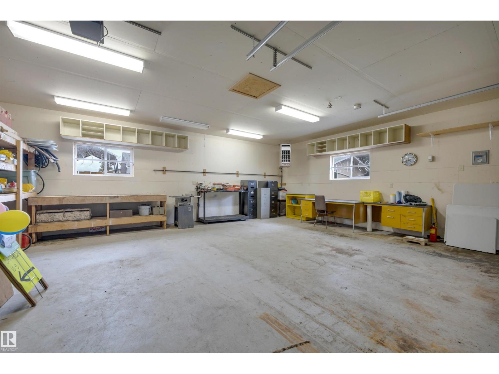 5308 37a Av Property Photo 31