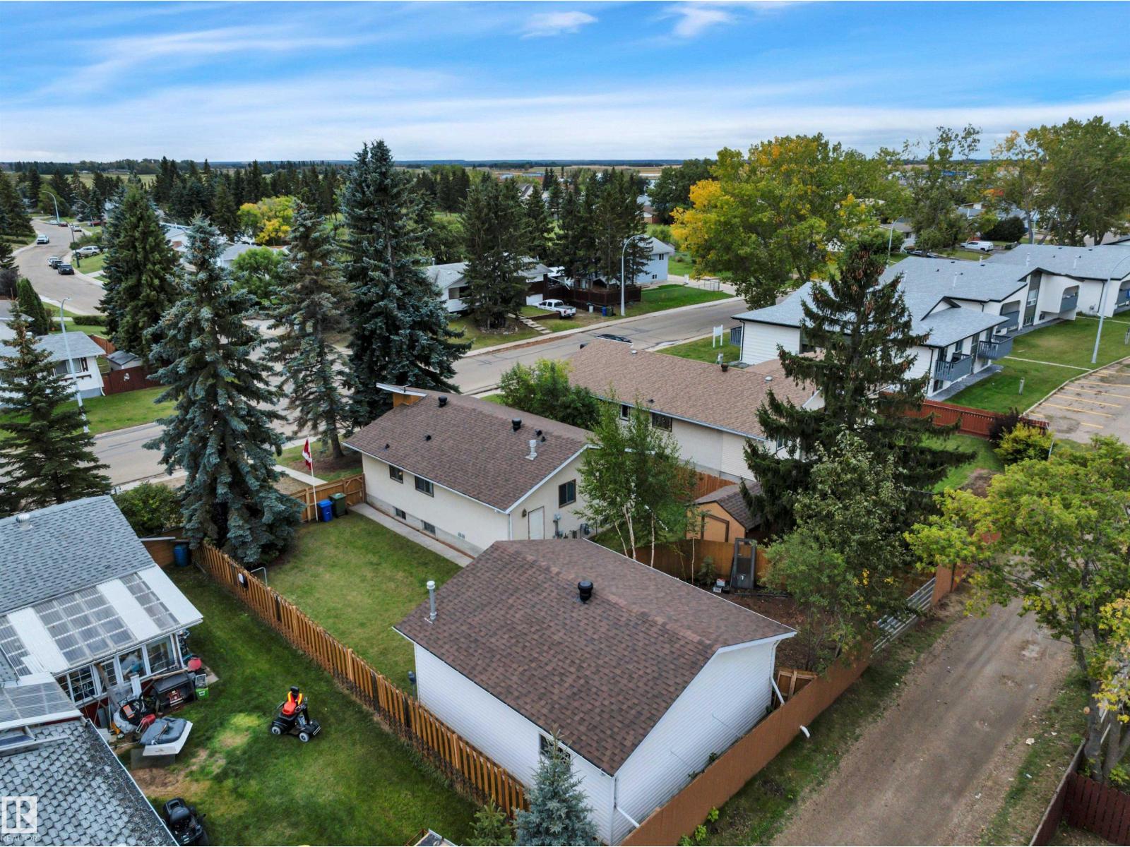 5308 37a Av Property Photo 36