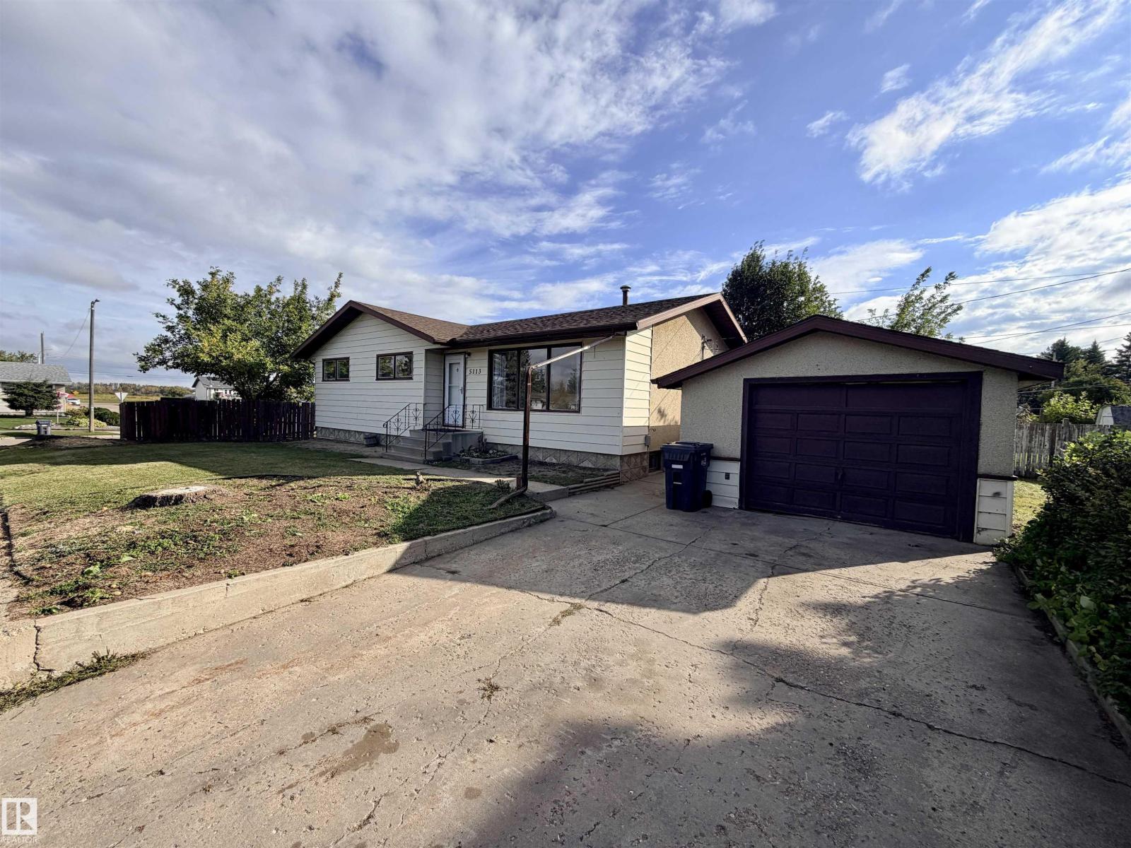 5113 45 St Property Photo 1
