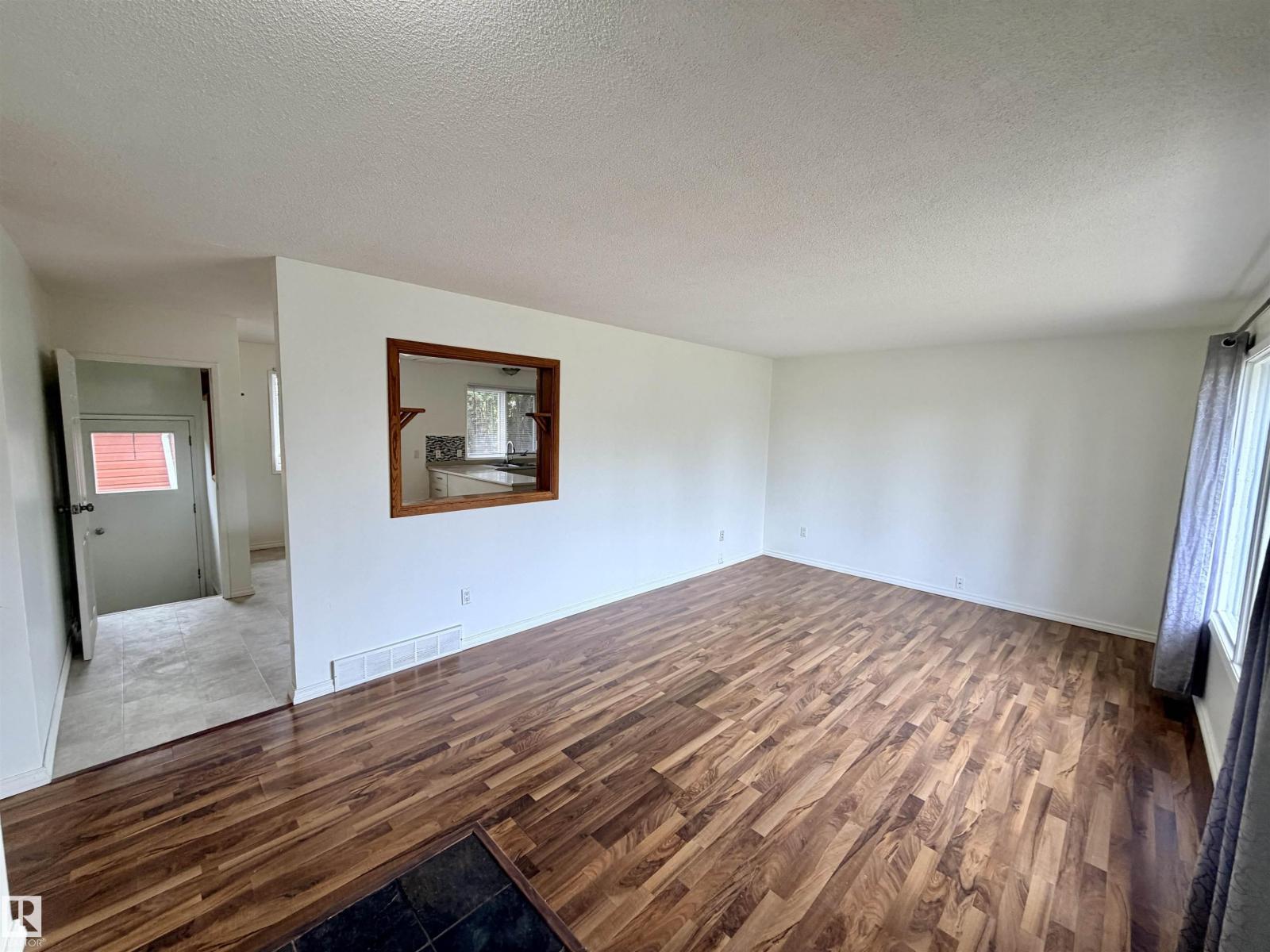 5113 45 St Property Photo 3