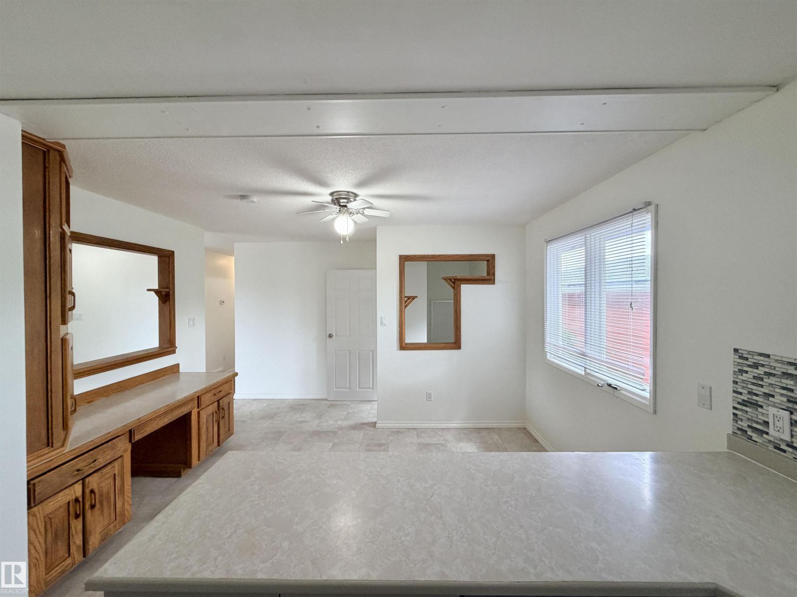 5113 45 St Property Photo 8
