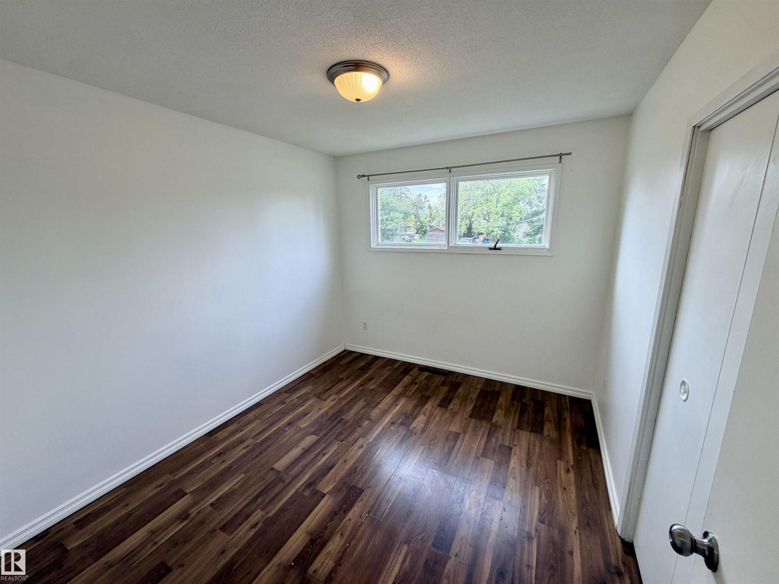 5113 45 St Property Photo 10