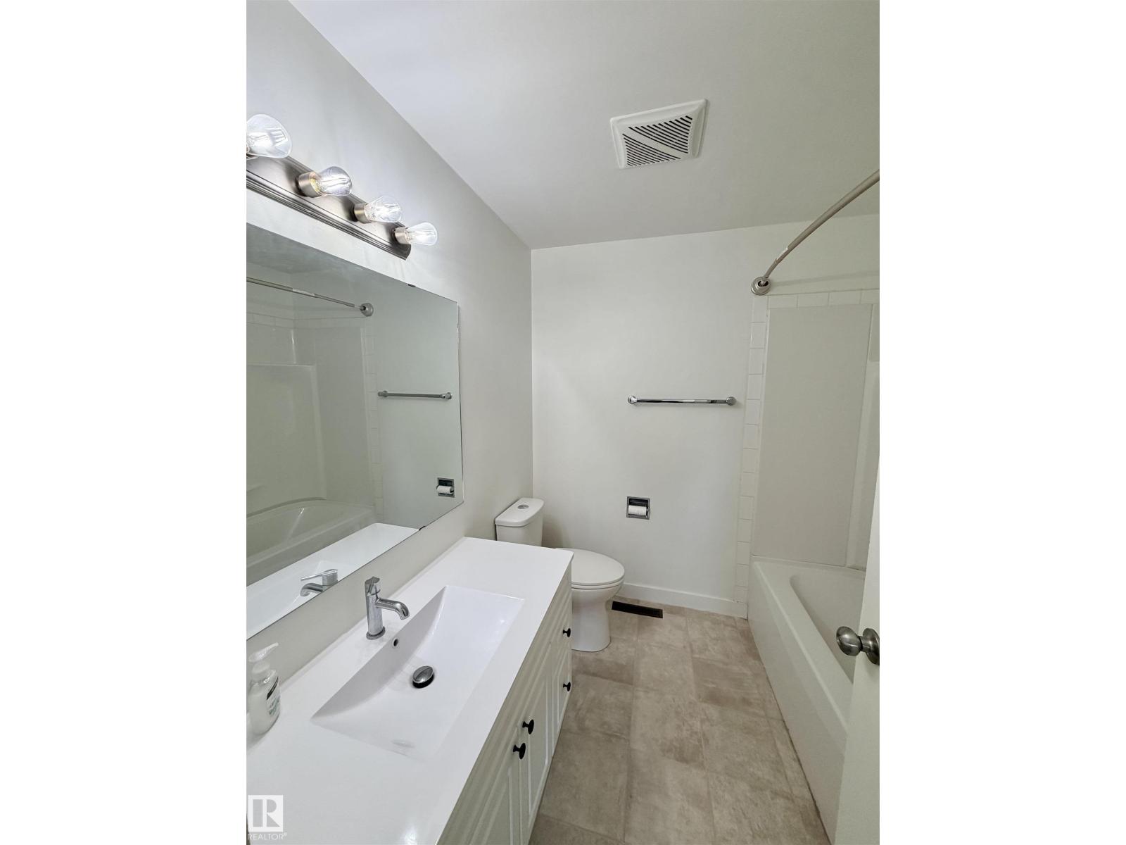 5113 45 St Property Photo 11