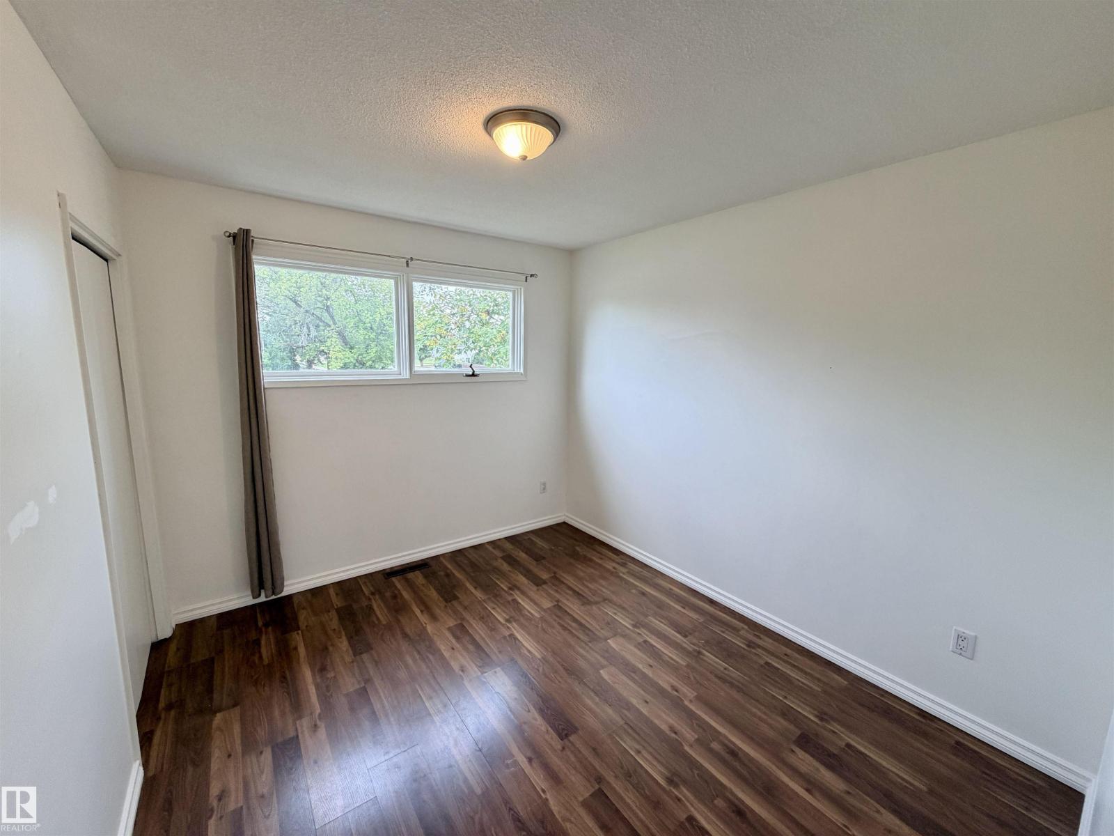 5113 45 St Property Photo 12